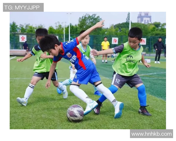 足球传奇人物的光辉历程与他们在绿茵场上的辉煌成就