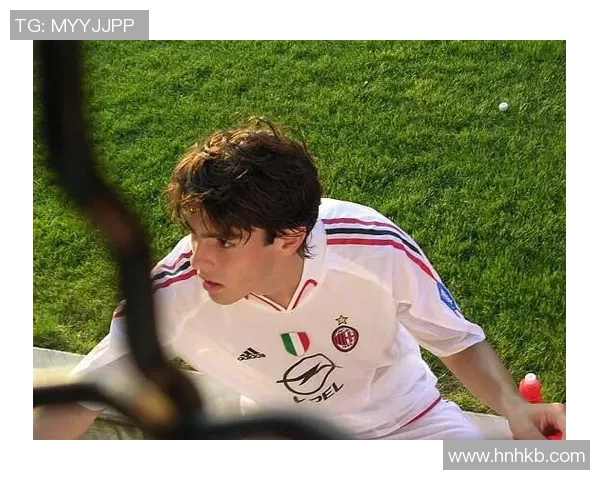 足球明星手绘素描图展现运动魅力与艺术之美的完美结合 足球明星手绘素描图展现运动魅力与艺术之美的完美结合